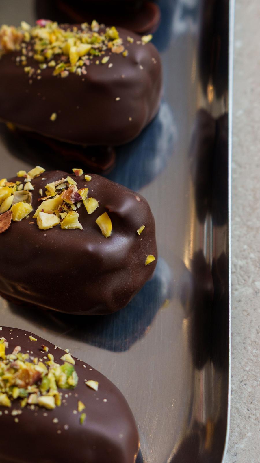 Dátiles con chocolate y pistacho