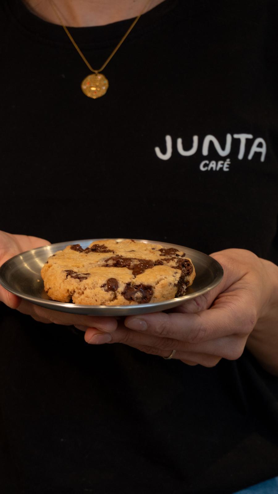 Cookie en plato de metal