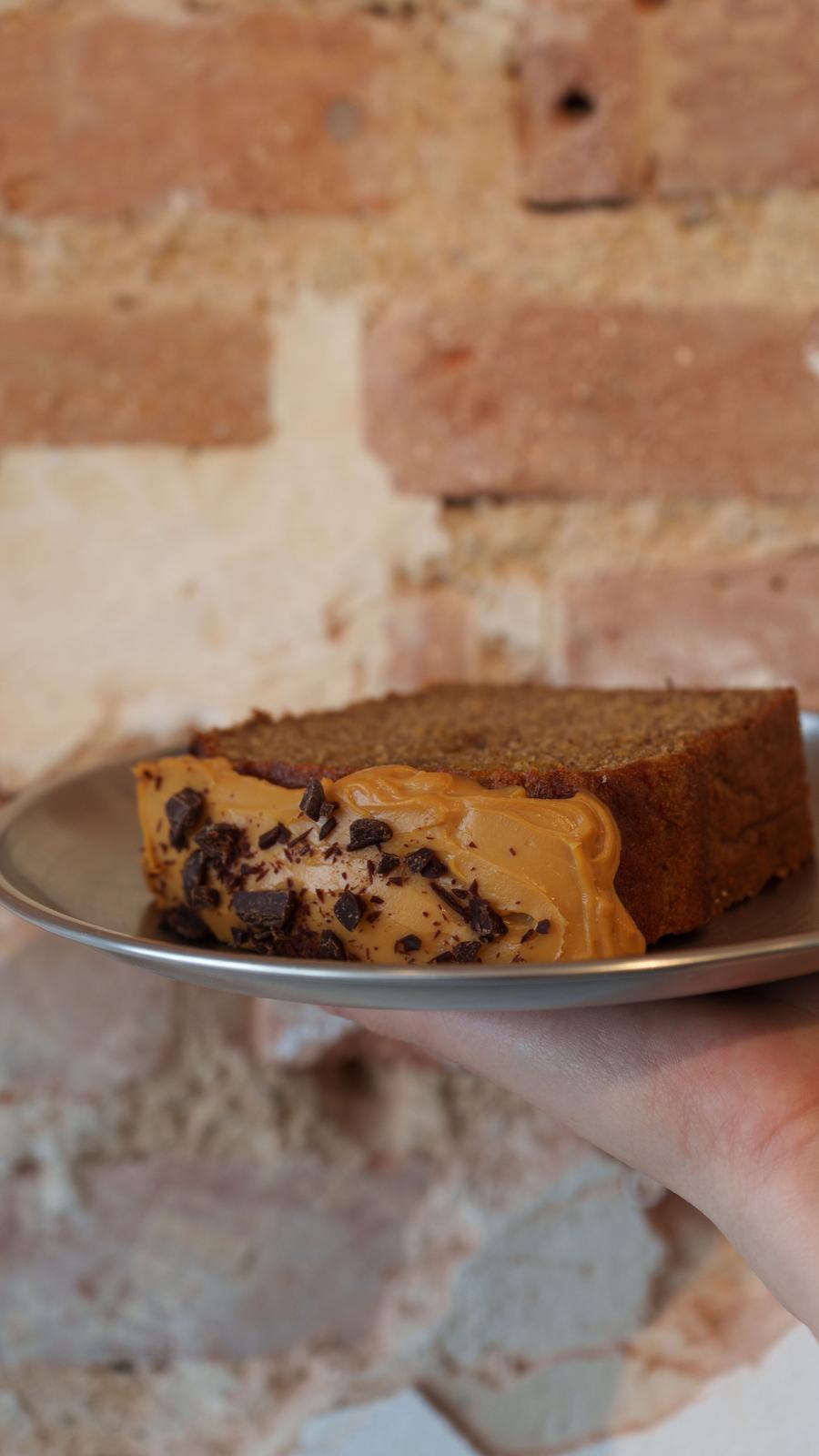 Bizcocho con dulce de leche